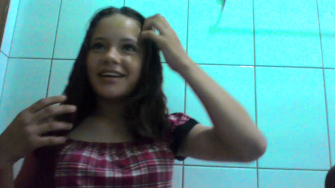 Cortando meu cabelo escondido da minha mãe