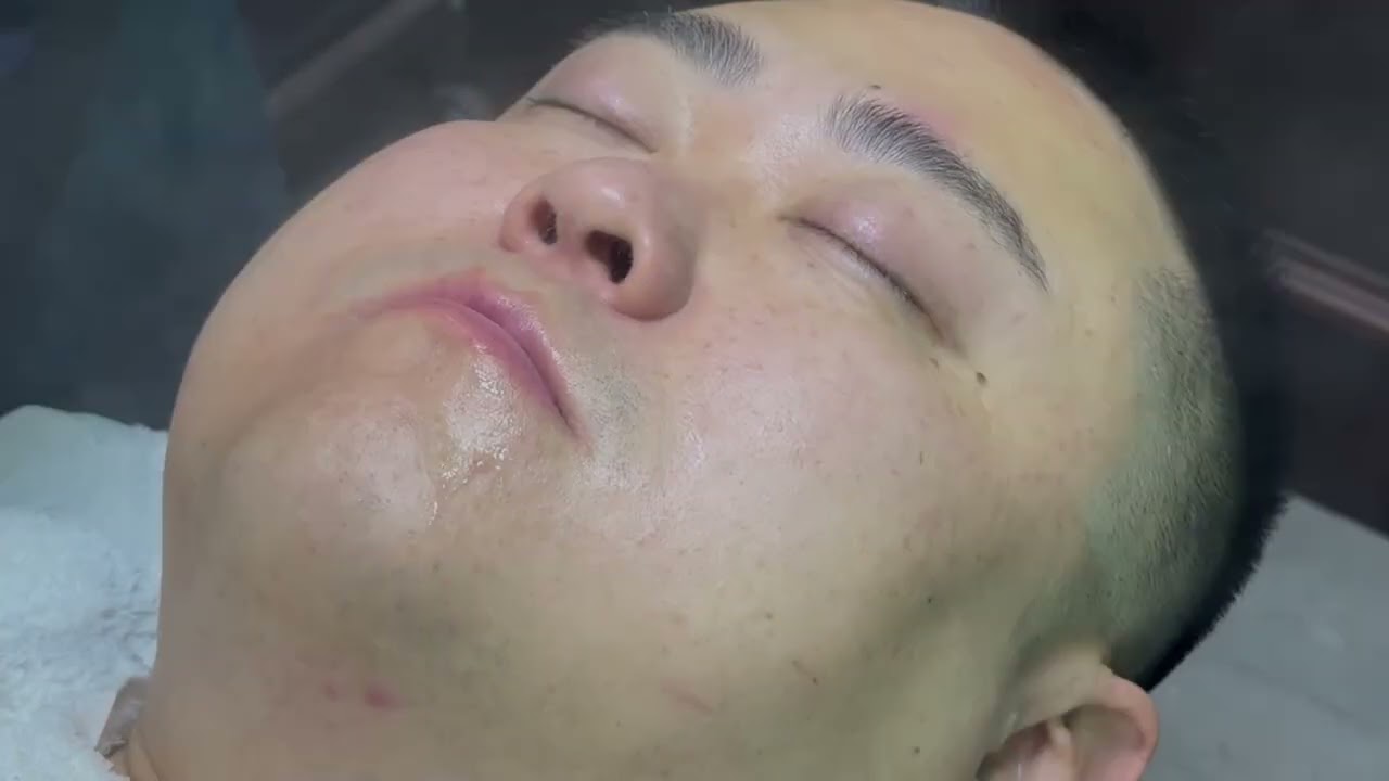 来自北京的商务男士非常喜欢传统手艺，关注我一年多了，专程来临沂体验男士修面、拔鼻毛、跳三刀、李先生非遗技艺绝活！还给我带来两个徒弟。ASMR助眠修面按摩放松纯享版长视频。