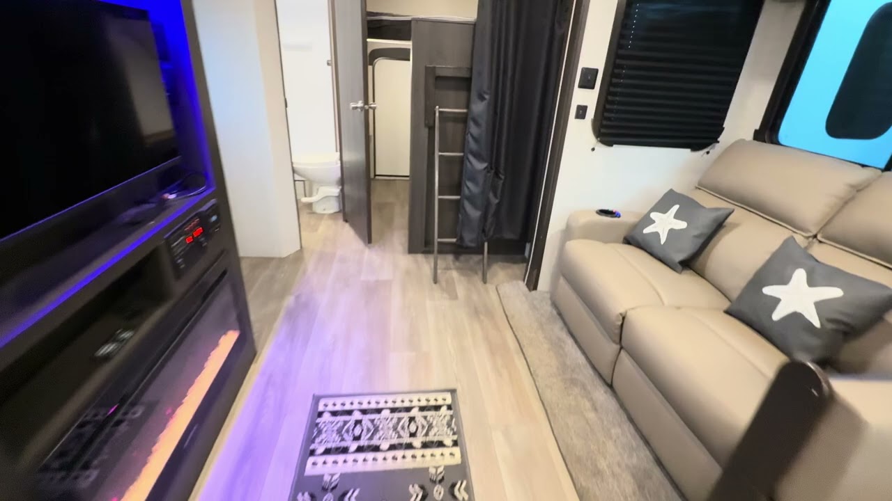 COASTAL RVS& AUTO SALES-2021 KEYSTONE CRUISER AIRE 33 FT MODEL 28BB W/SLIDE AND REAR CARGO DOOR