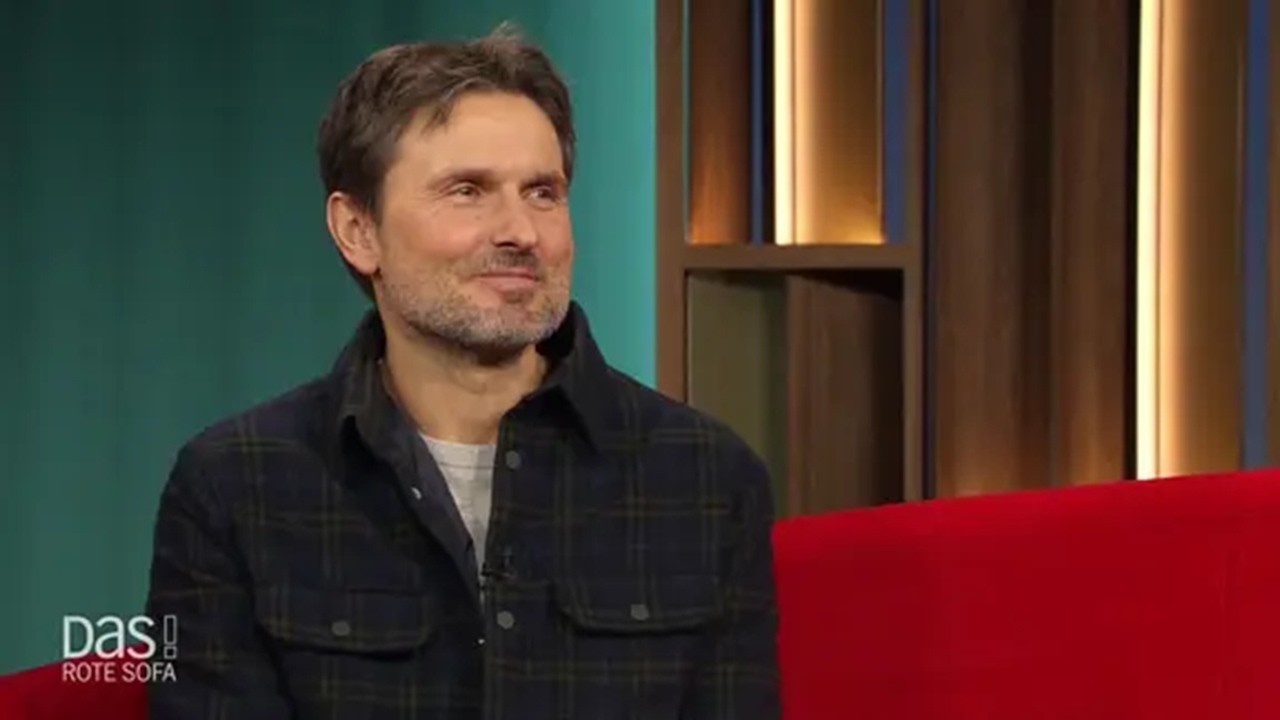 Filmregisseur Simon Verhoeven auf dem Roten Sofa 01.2.2026