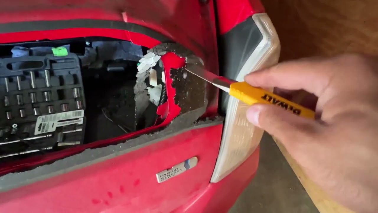 Как заменить нижнее стекло задней двери на Toyota Prius 2010-2015 годов выпуска, как снять задний...