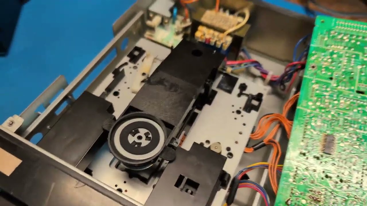 Discovering a Vintage Sony CDP-35 CD Player