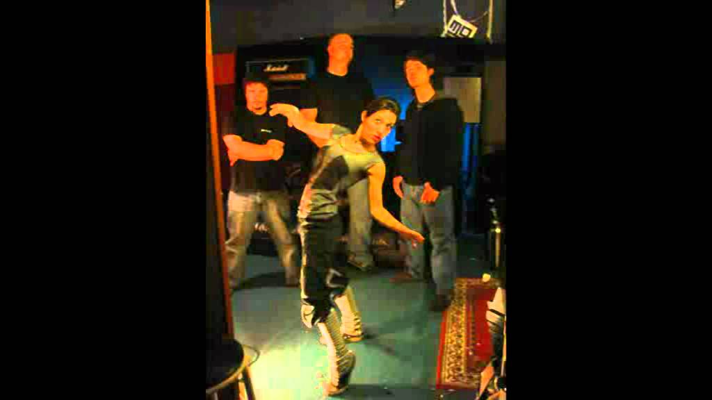 Slow Motion Beer Walk - 4 Paredes.wmv