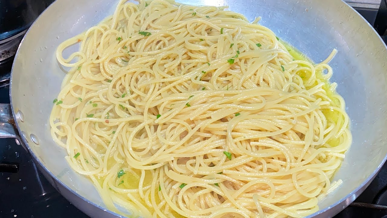 SPAGHETTI AGLIO OLIO E PEPERONCINO VELOCI VELOCI