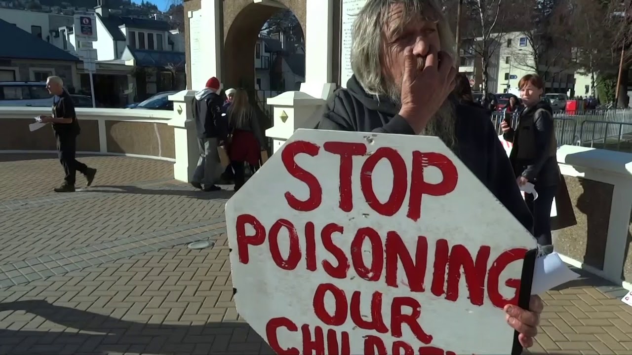 Anti-1080 protestors march through Queenstown