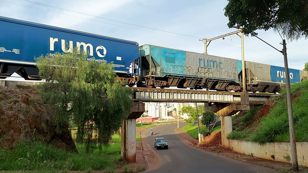 [ HD ] Trem Carregado passando no km 207 + 175 ZSK Pátio de São Carlos SP