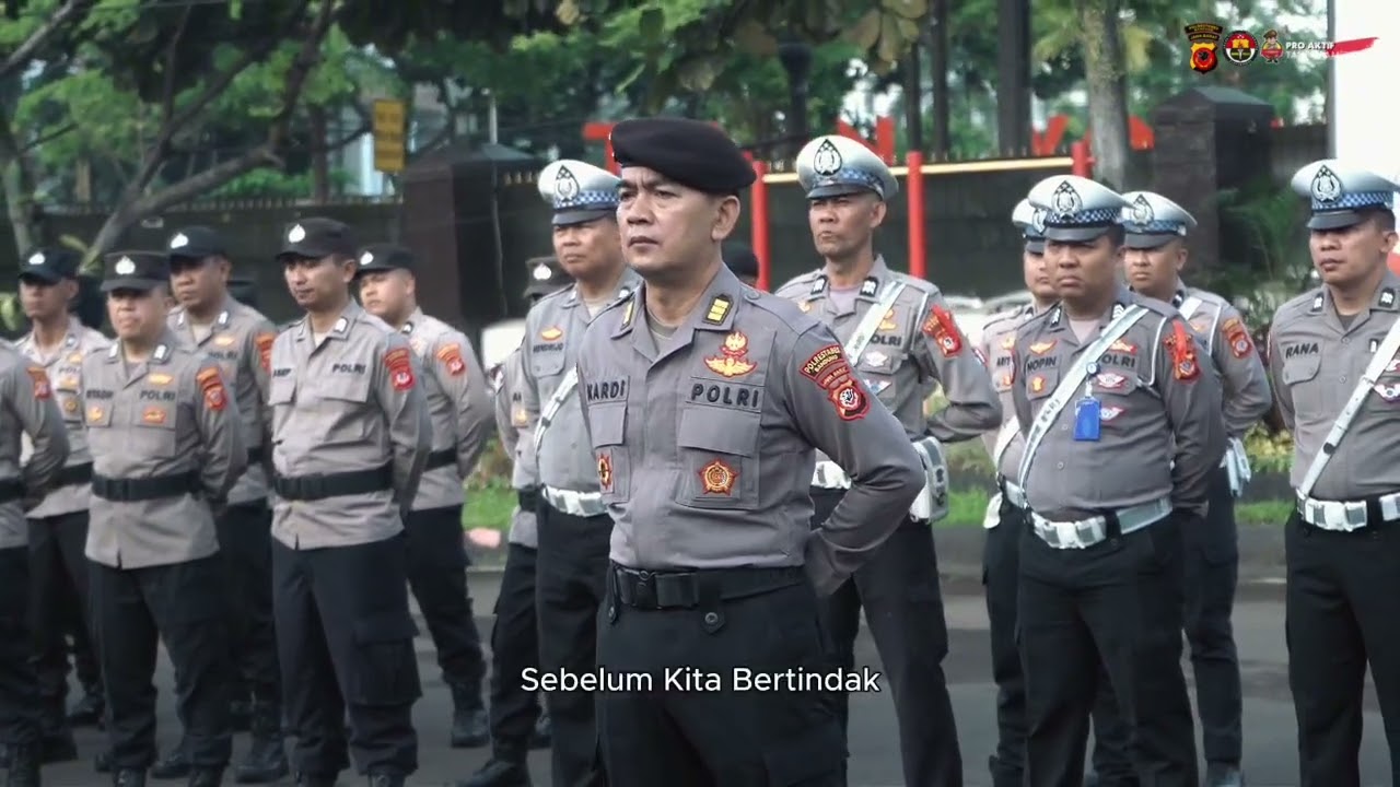 UPACARA PEMBERHENTIAN TIDAK  HORMAT ( PTH ) TERHADAP TIGA PERSONEL POLRESTABES BANDUNG 
