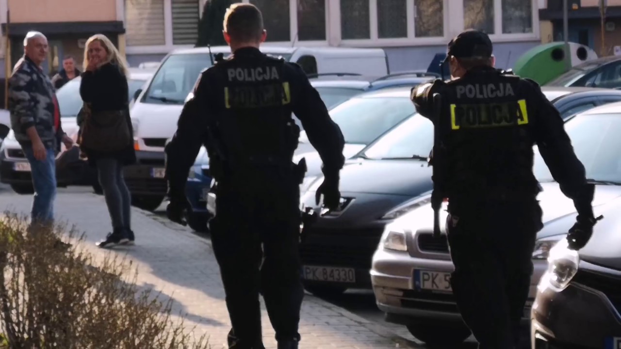 Mężczyzna z siekierą zaatakował dwie osoby. Zostały ranne