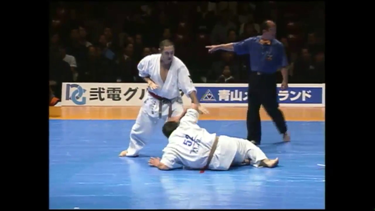 胴廻し回転蹴りの達人　新極真会 塚本徳臣　Domawashi-Kaitengeri Norichika Tsukamoto   SHINKYOKUSHINKAI KARATE
