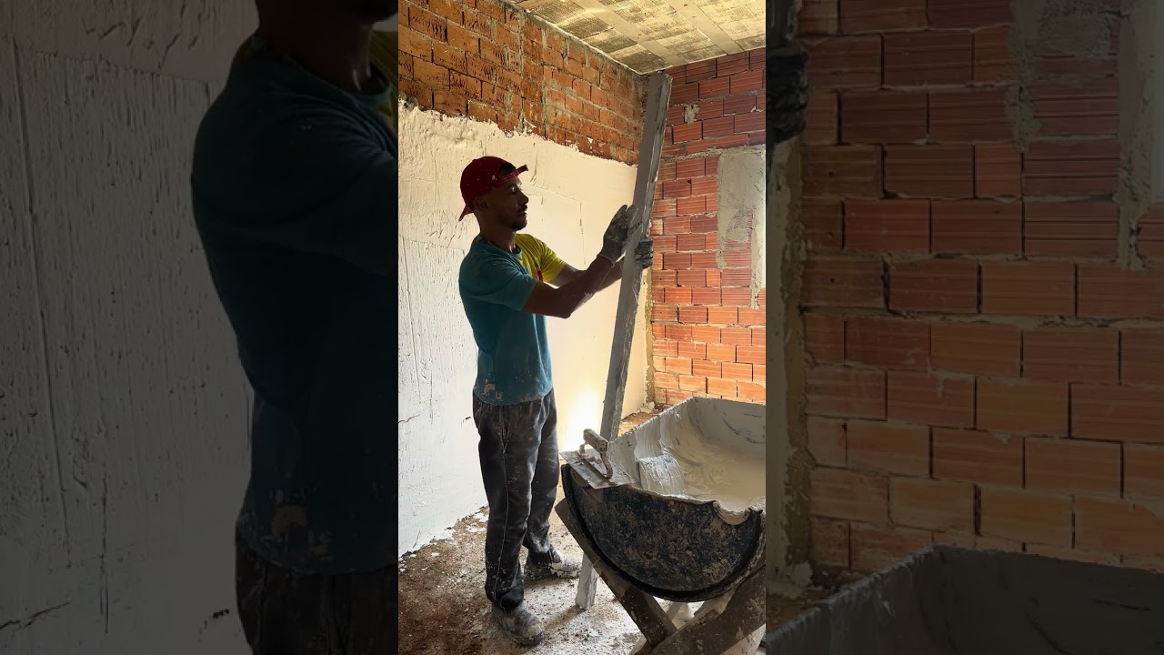 Gesseiro rebocando uma parede com gesso Passo-a-passo