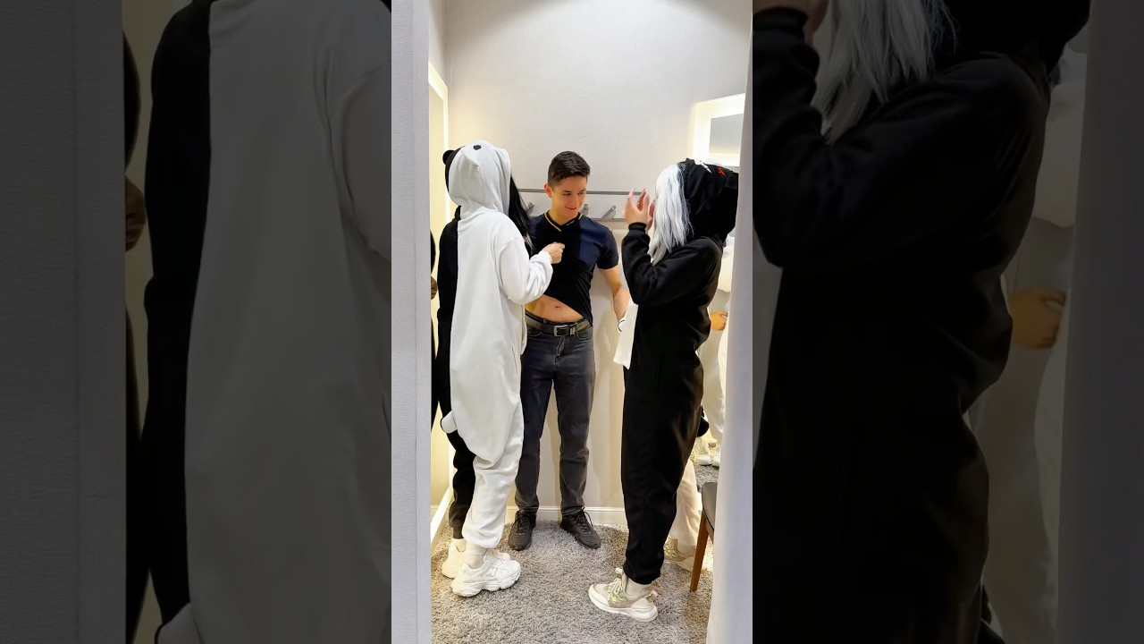 magic in the fitting room...😮🤭🤫 #twins #pranks