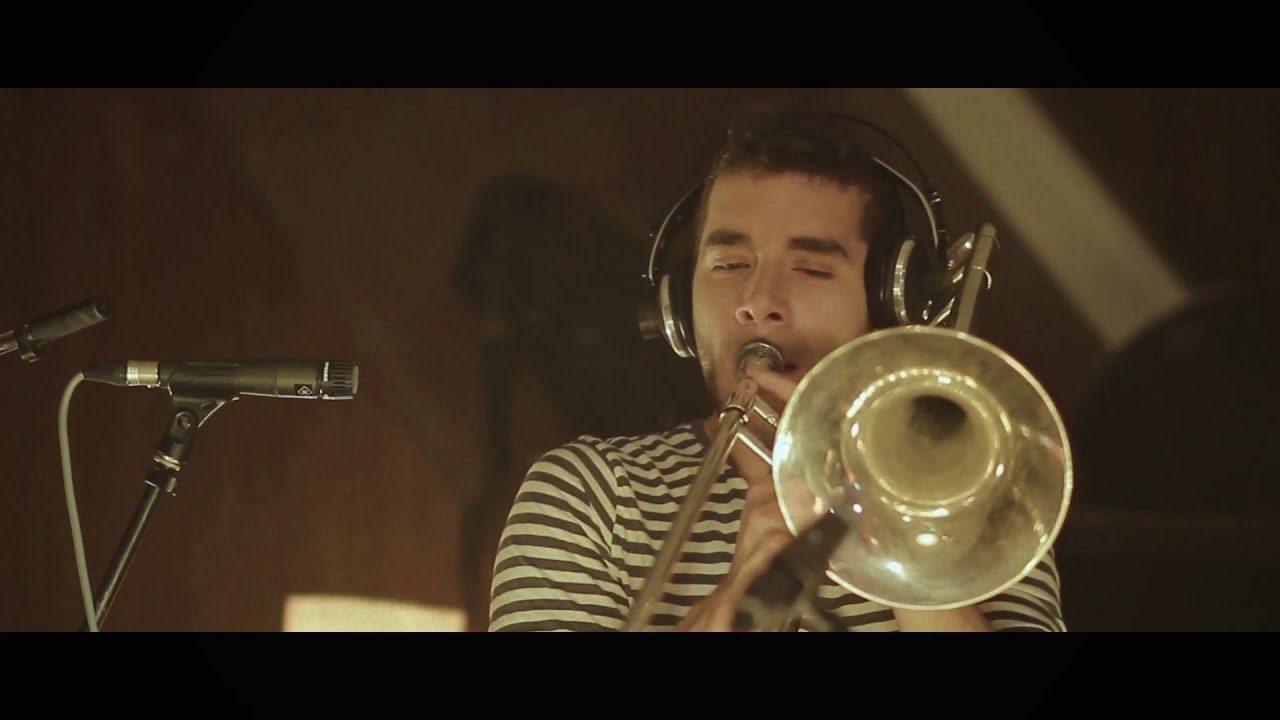 No Ar: WE TRUST - We Are The Ones