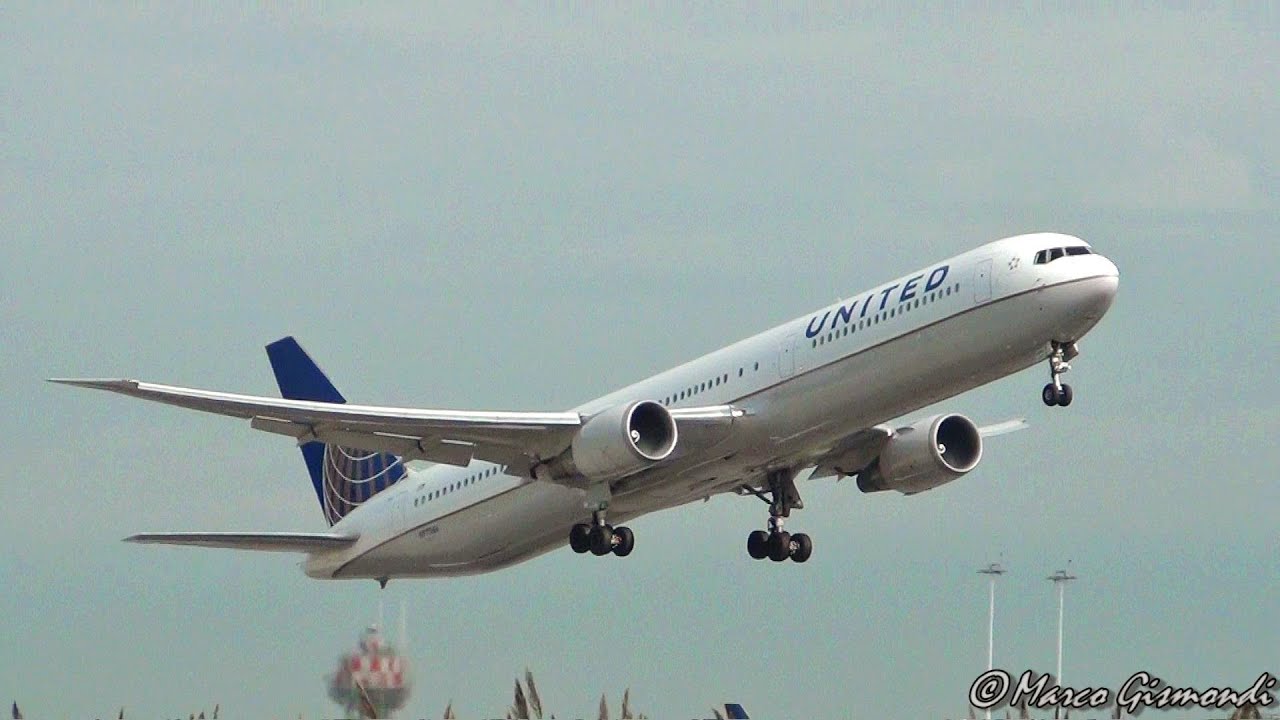 United Airlines Boeing 767-400ER take-off from Rome Fiumicino Airport