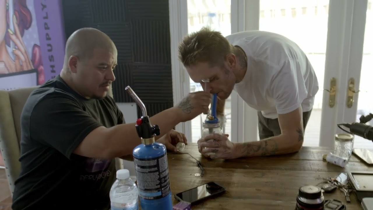 Quick dab sesh with GoodLion TV at the HU$H Hideout!👌💨💨💨#dabsesh