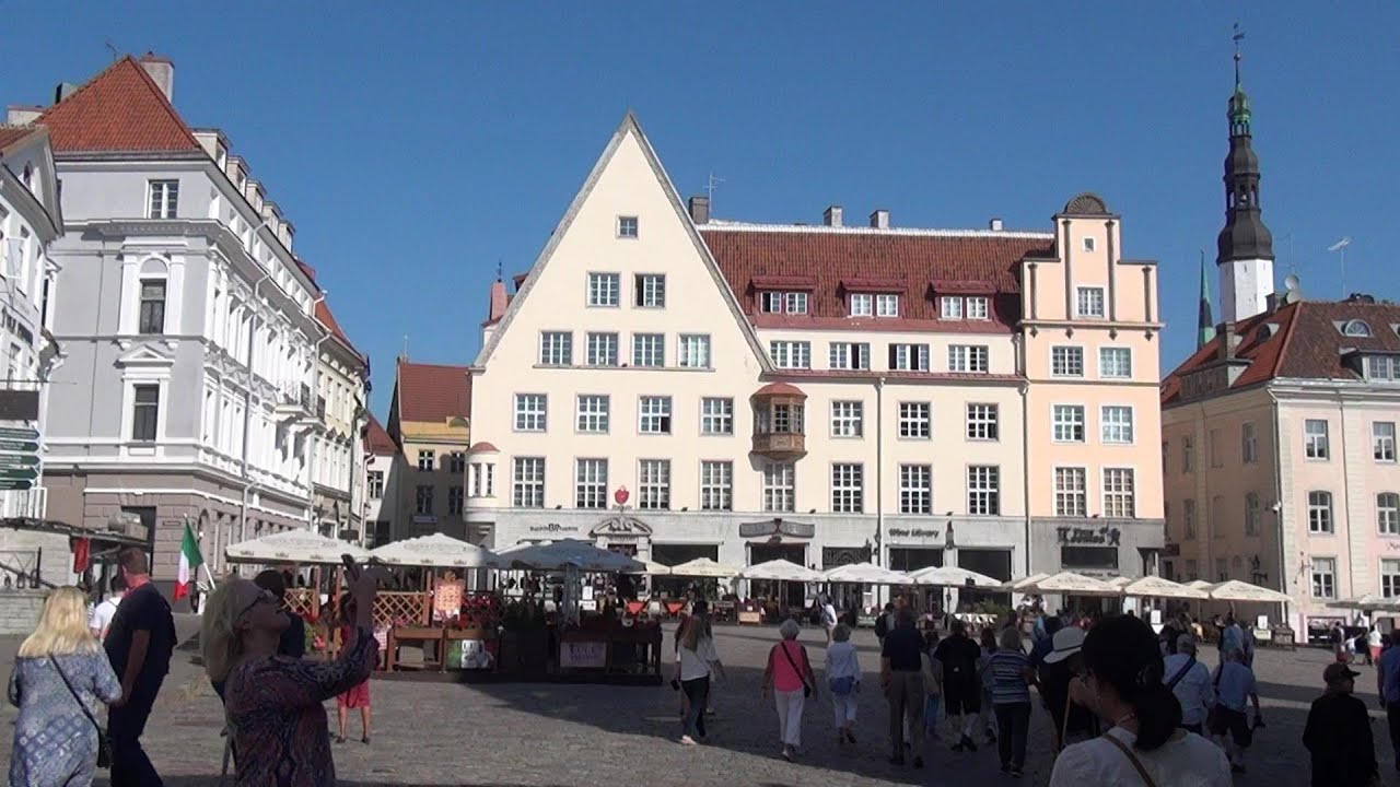 3D TALLINN, ESTONIA Driving / Walking Tour - Side by Side 3D