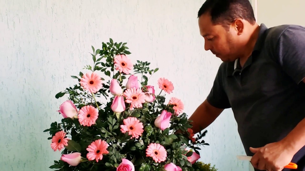 Montagem de um arranjo frontal com Gerbera