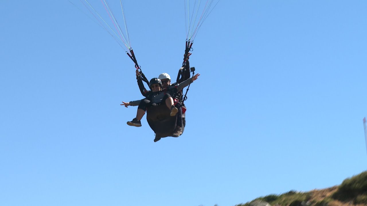 Despegue, vuelo y aterrizaje en parapente en Arcones (Segovia)