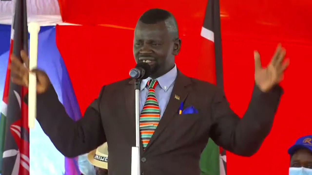 RAILA IN STITCHES AS 'ARAP MOI' CUTELY IMITATES HIM & THE LATE PRESIDENT MOI!!