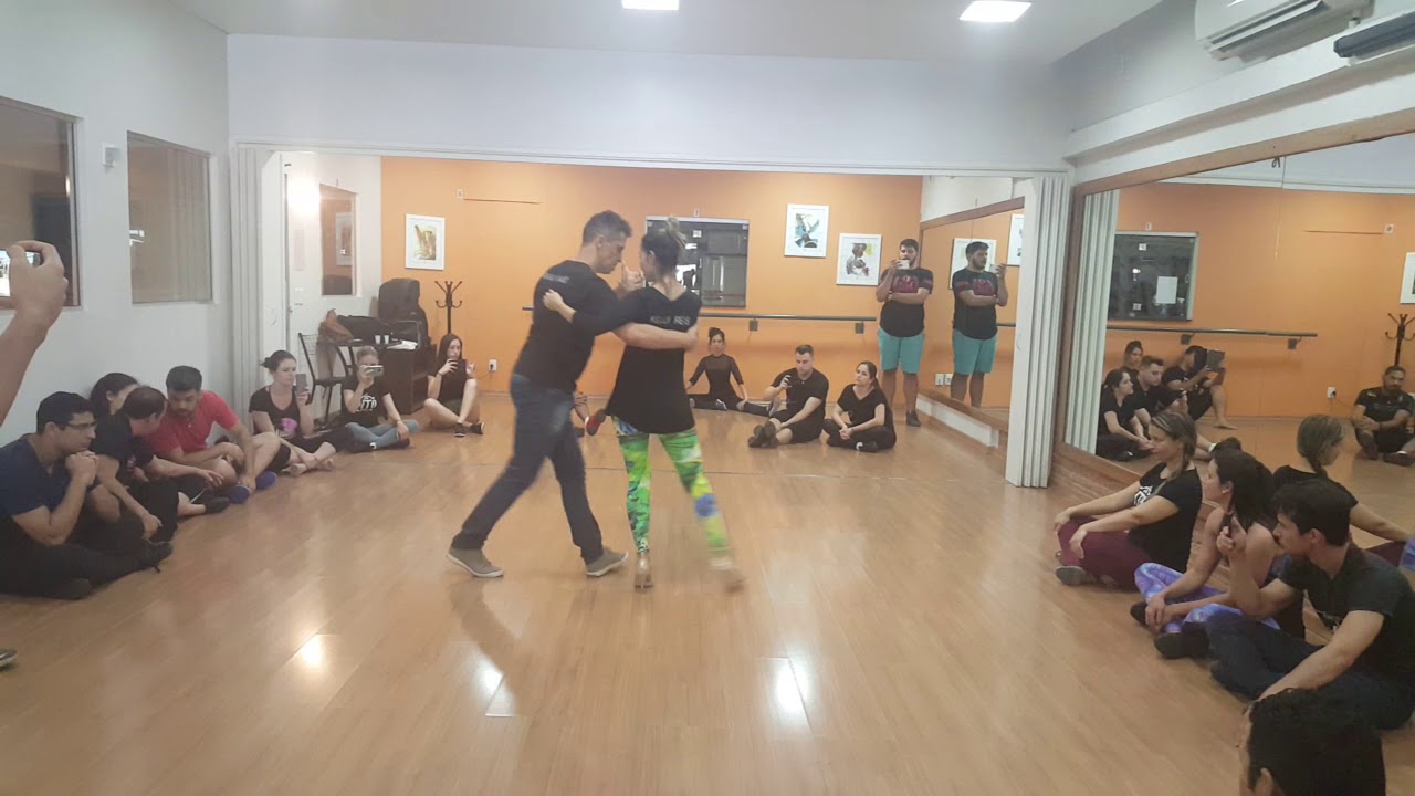 Fabiano Vivas e Kelly Reis - Samba na Oito Tempos