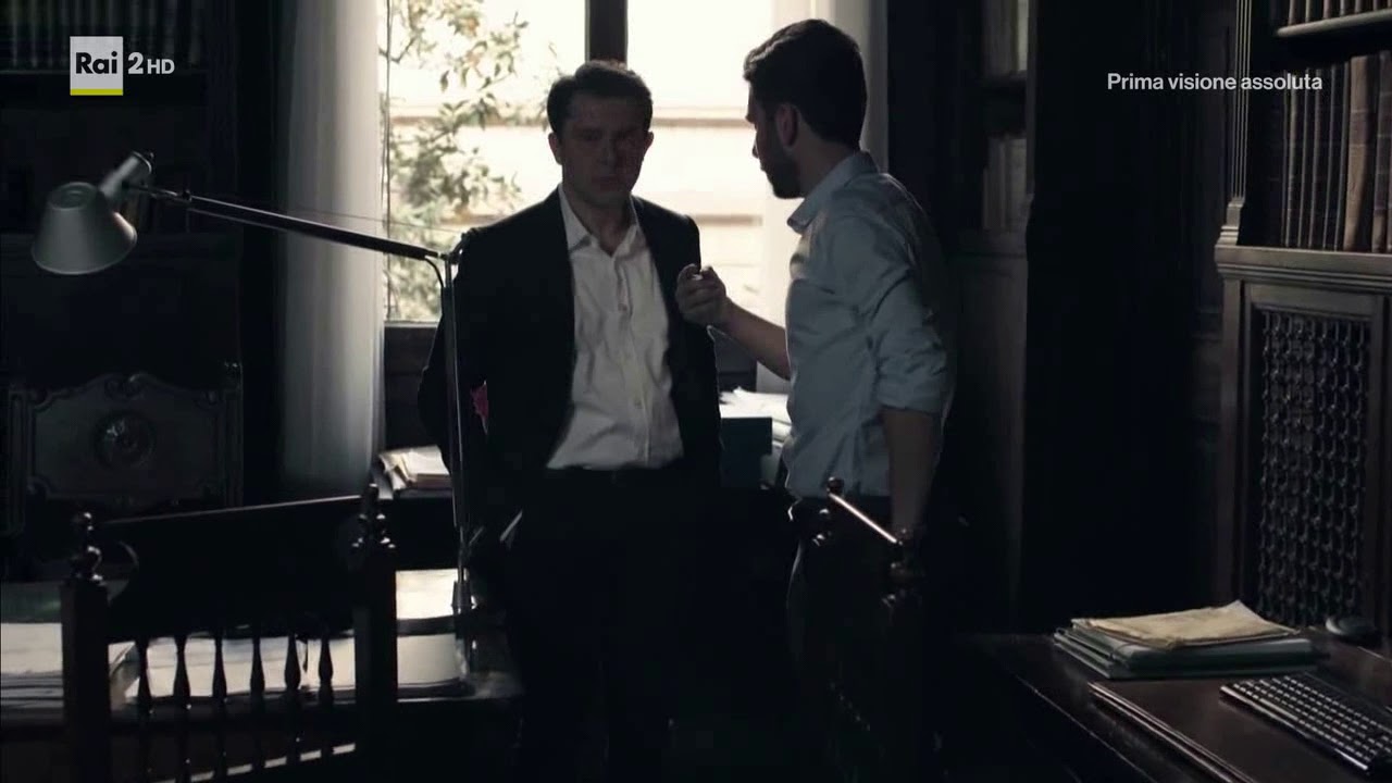 Mauro D'Amico - Coliandro S.6 Ep. 5 Smartphone