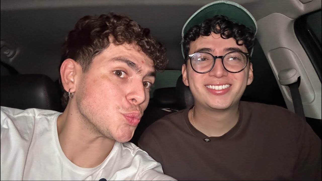 ME CHOCARON POR DEJAR a la camello en el aeropuerto😭 // Gallegox