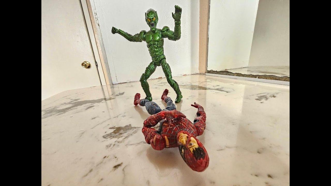 Toybiz Battle Ravaged Spider-Man (2002 film) figure review!