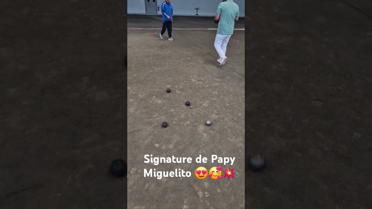 P&eacute;tanque: Petit Bouchon par le pointeur de la doublette champion de Gironde 2025 on adore le finish.