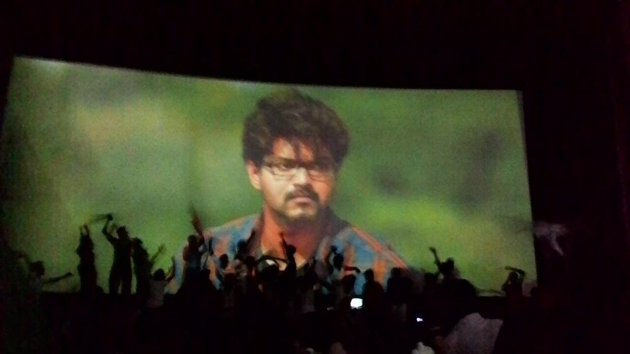 THERI FDFS VIJAY INTRO - NEYVELI _SRINIDHIRATNA THEATRE RESPONSE