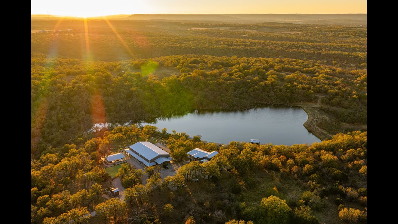 INSANE Texas Ranch w/ Private Lake, Luxury Ranch House, Putting Green | Palo Pinto County, Texas