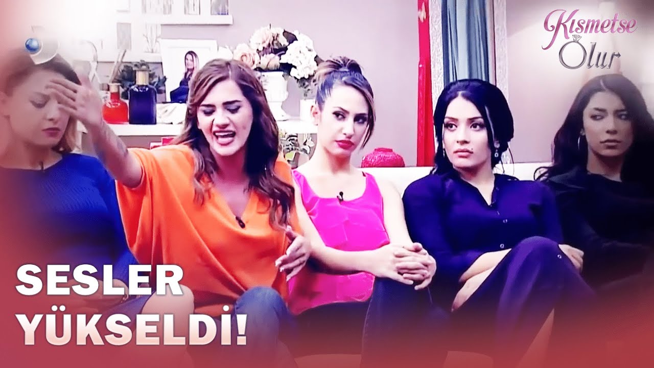 Leyla, Suat'ın Sürprizini Beğenmeyince Herkesten Tepki Aldı! - Kısmetse Olur 252. Bölüm