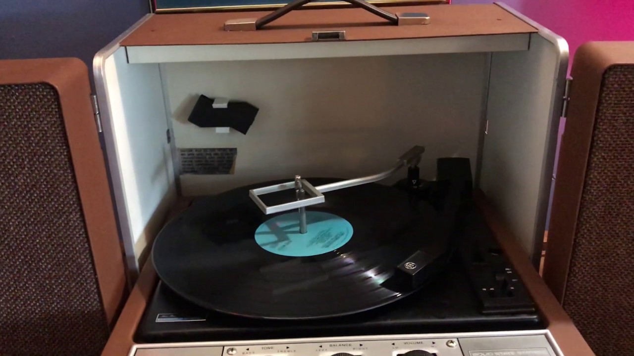 A Restored 1960s General Electric Model T362K Record Player