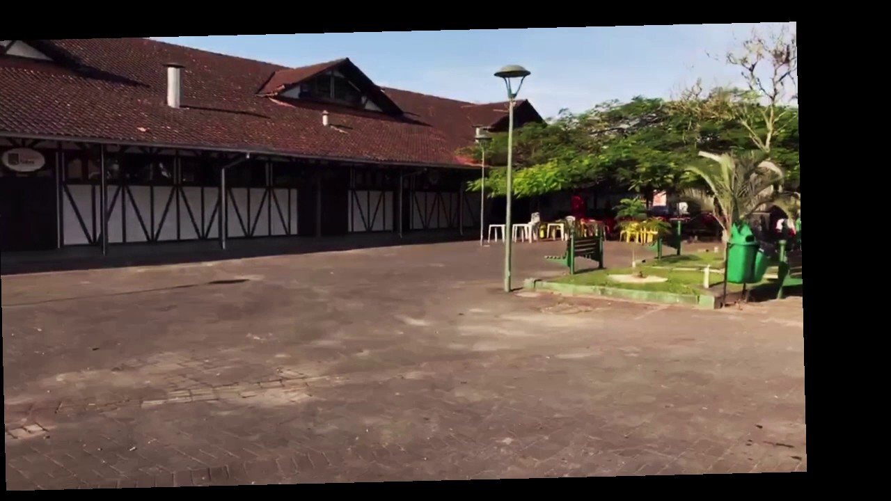 Role no centro de Joinville de bike