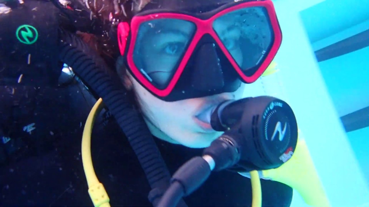 Alaina's successful bail-in skill in Tallahassee SCUBA instructor Gabrielle's open water class