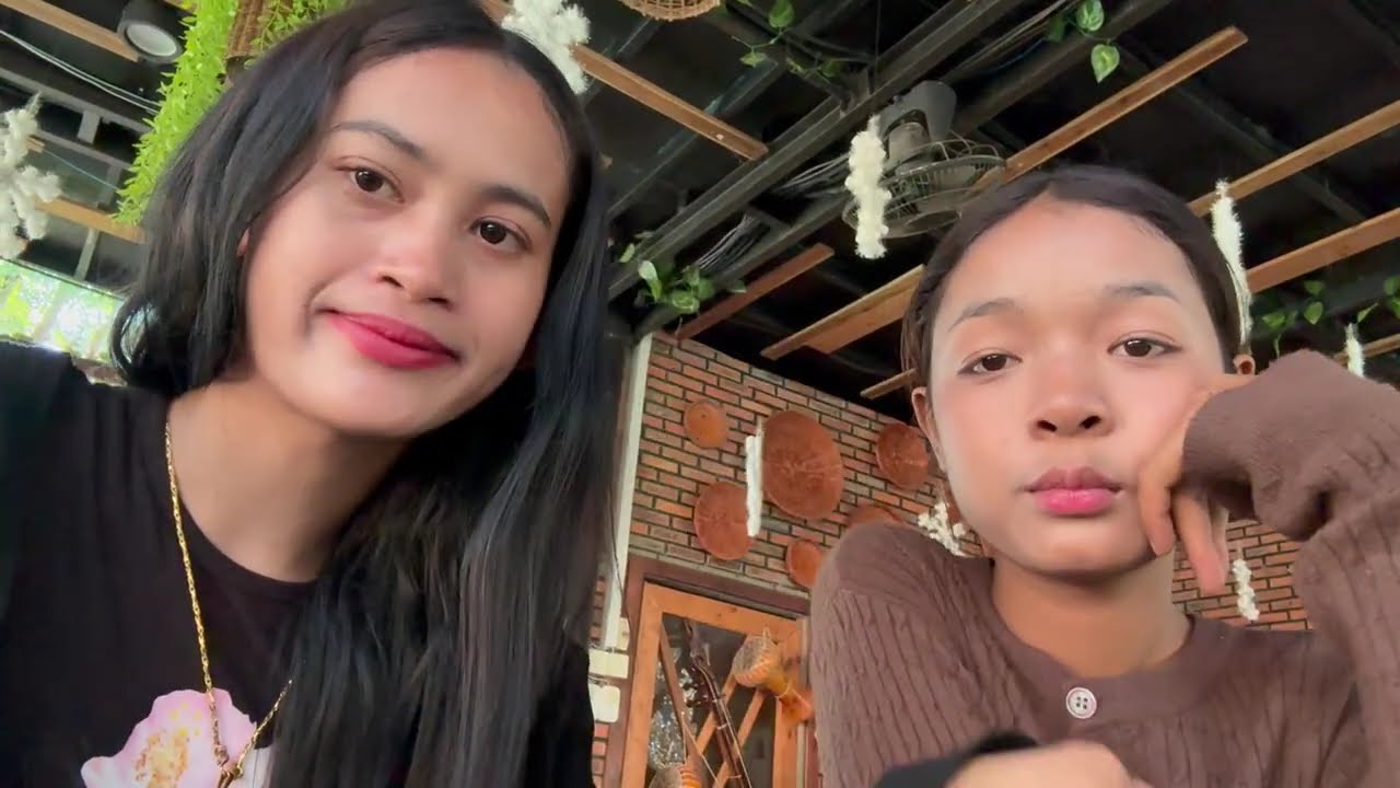 Spending a lovely day at Thnong Cafe in Battambang