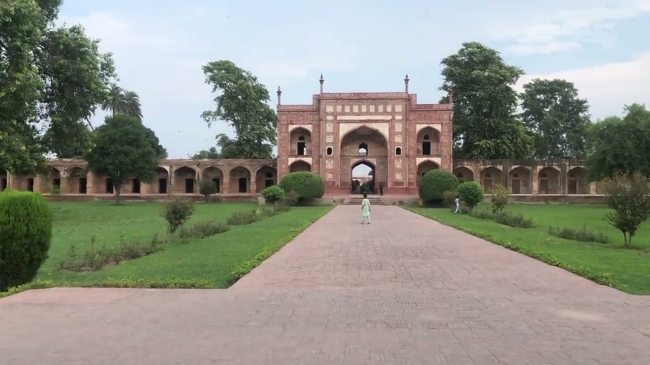 Akbari Sarai | Mosque
