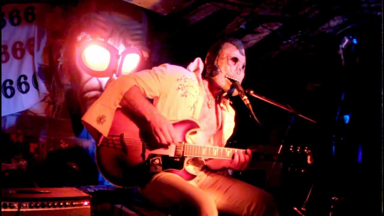 Dead Elvis & His One Man Grave live in Budapest @ 2012.09.14.Trafik klub
