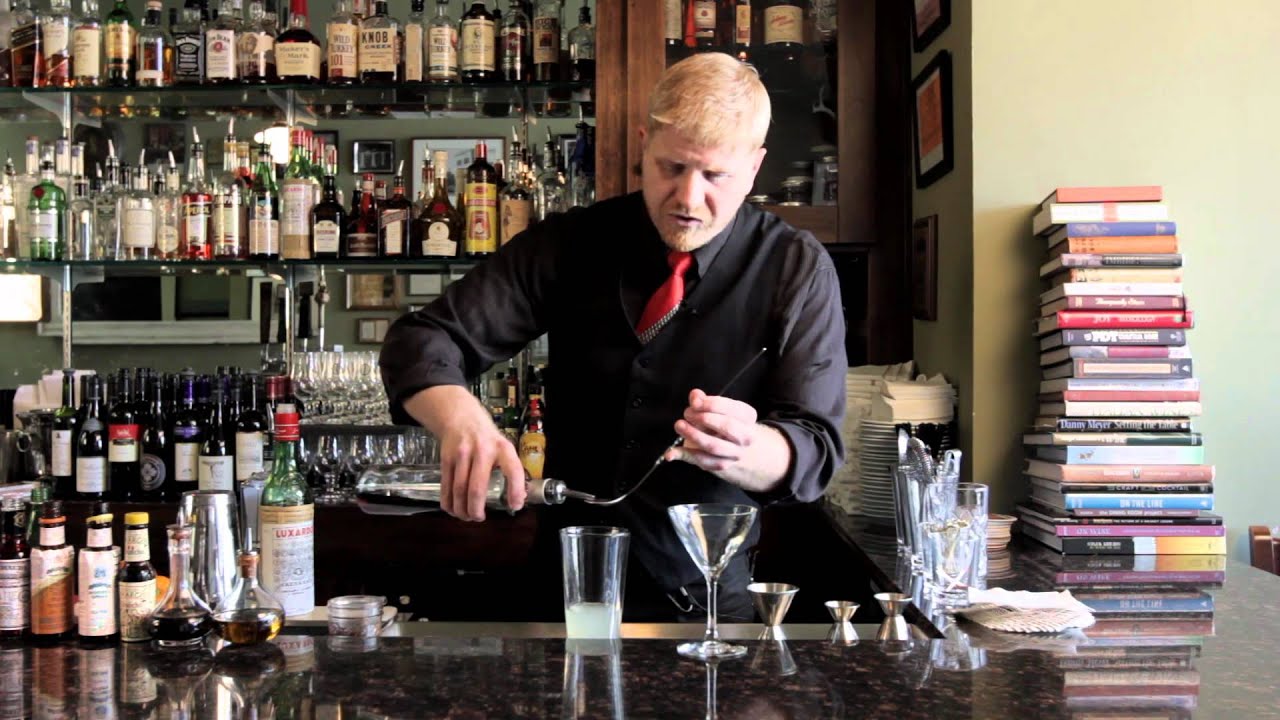 How to make an Aviation Cocktail - DrinkSkool Cocktails