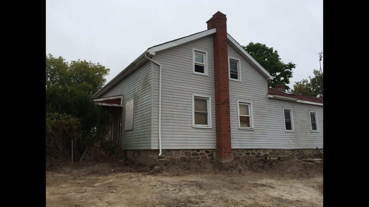 Exploring an Abandoned House in Hampton -Ontario