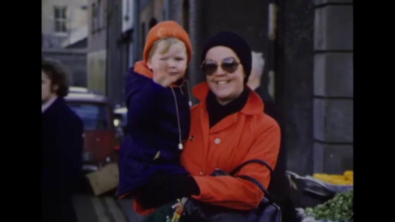 Moore Street Christmas Rush, Dublin City, Ireland 1975