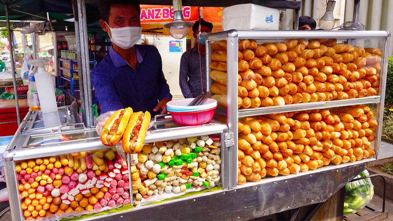 I sell 300 pieces of bread a day! $0.75 Famous Meatball Bread in Phnom Penh - Cambodian Street Food