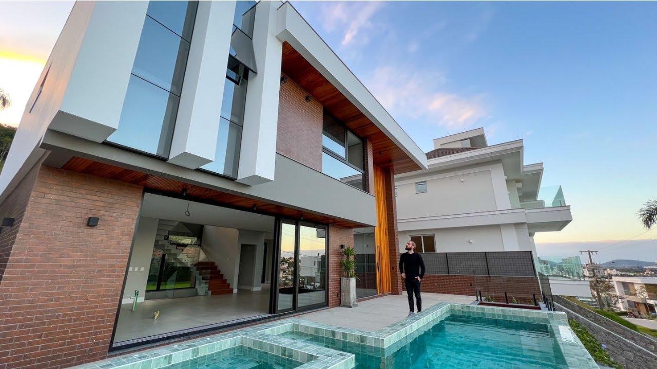 CASA TRÍPLEX DE ALTO PADRÃO COM 554 M² NO PEDRA BRANCA | DANILO VOLTOLINI