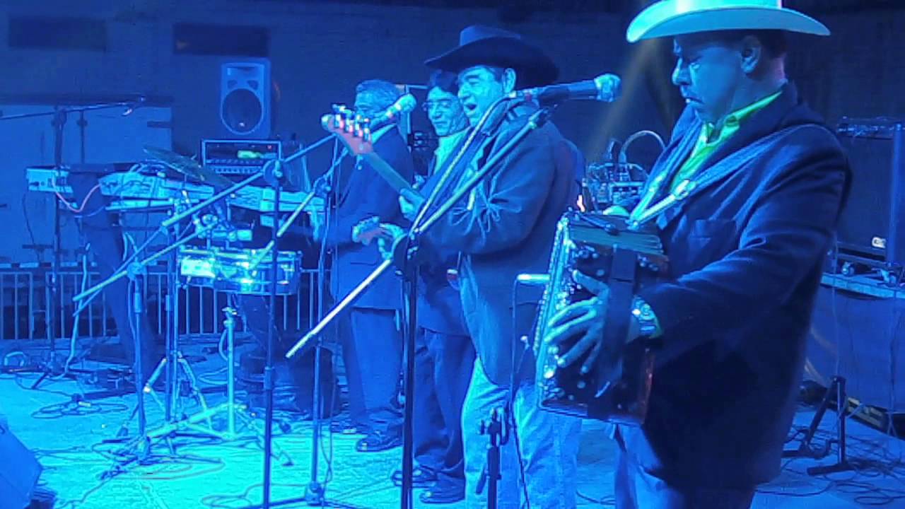 Cumbia Morena. TROPICAL DEL BRAVO. en vivo 