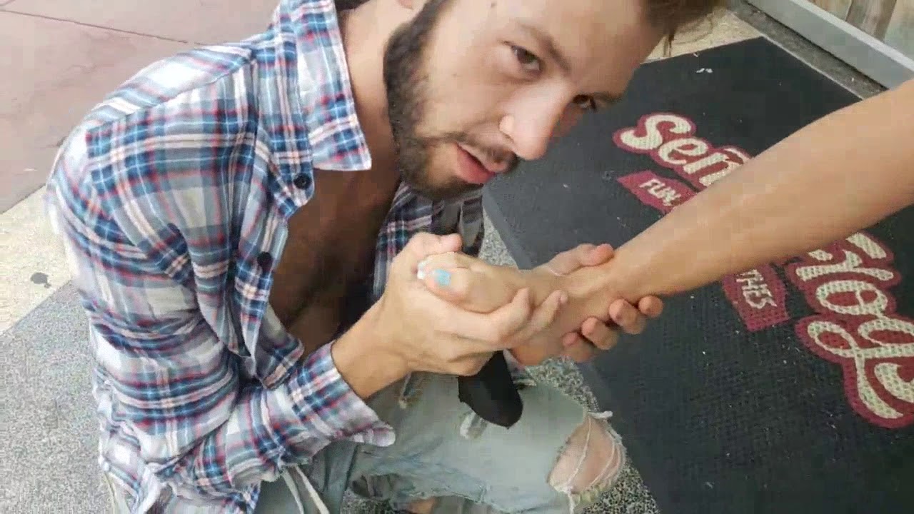 Hampton Brandon Kisses a Girls Foot
