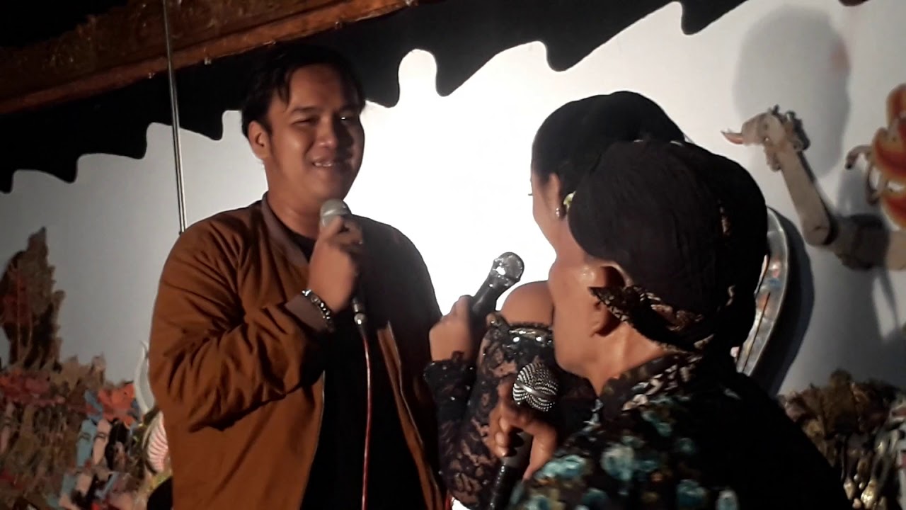 Niken Salindri lagi kasmaran.. bersama dalang muda ki Badar