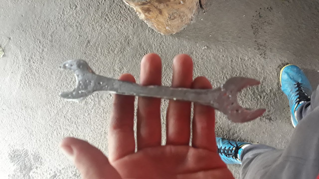 &Oacute;lom &ouml;nt&eacute;s egyszer haszn&aacute;latos form&aacute;ba. (Csavarkulcs) By: Bagi Patrik :)
