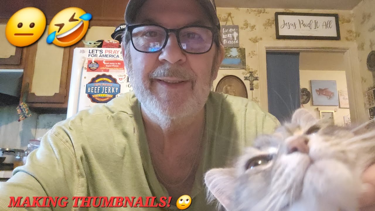 Making Thumbnails! 🫢 Kitty Helps! 😺 Kitty Is My Precious Cohost! 😊😹