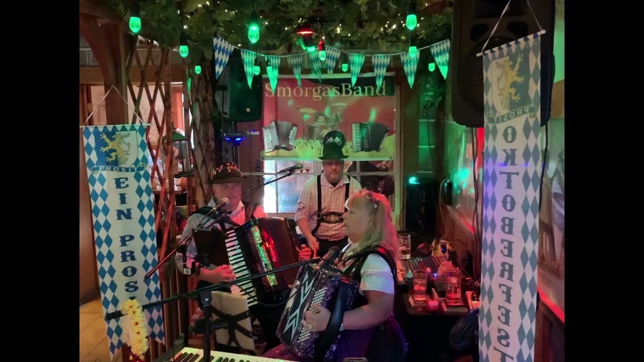 🪗 “Tick Tock Polka” 🪗 with The Smorgas Band at the Village Lanterne #Oktoberfest #Prost