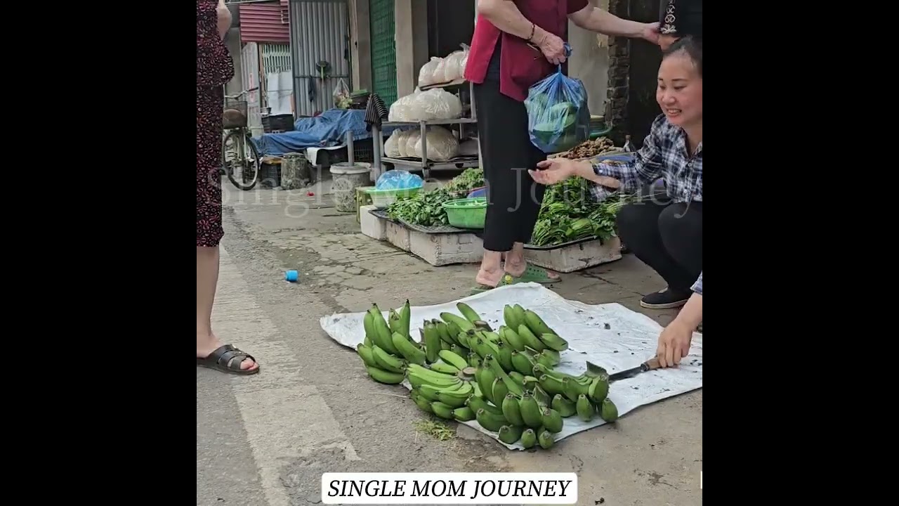 Harvesting Bananas Together | A Family’s Simple Life & Banana Soup Meal