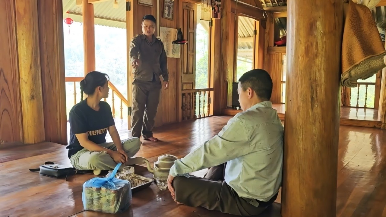 Luyen and Linh's father began trying to prevent them from being together
