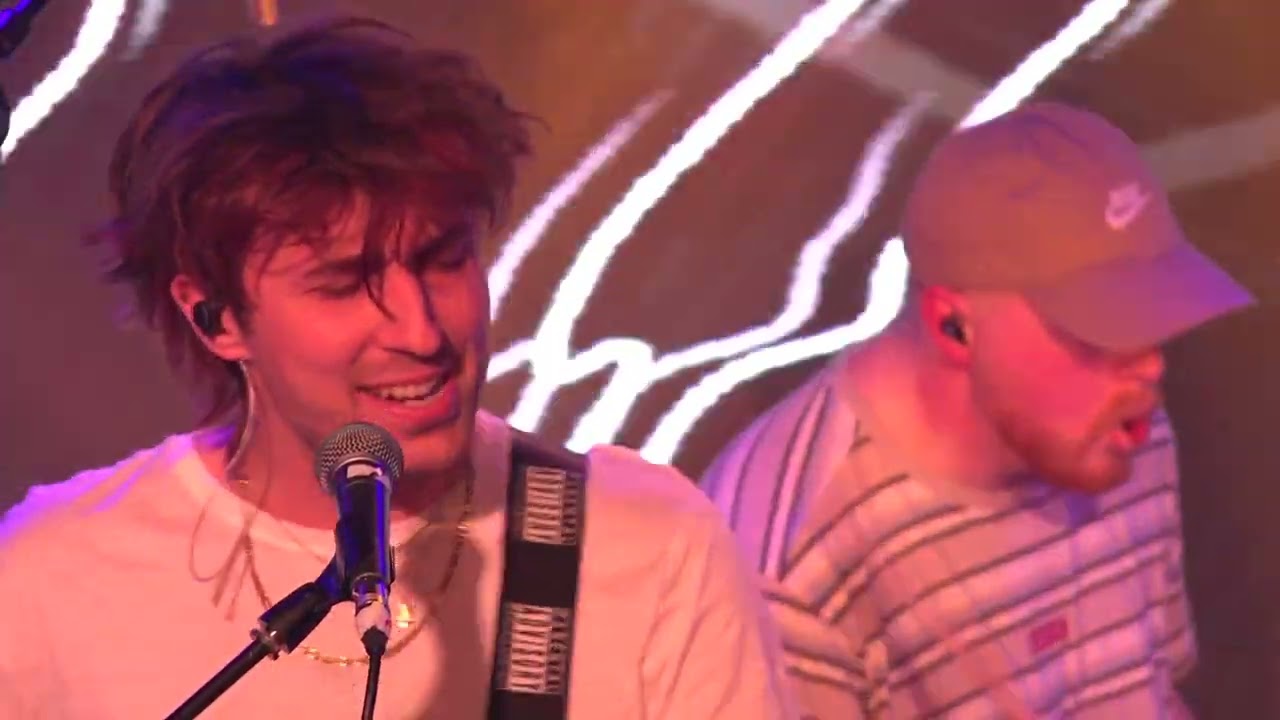 Ritho perform 'Fantasising' and 'Calm Me Down!